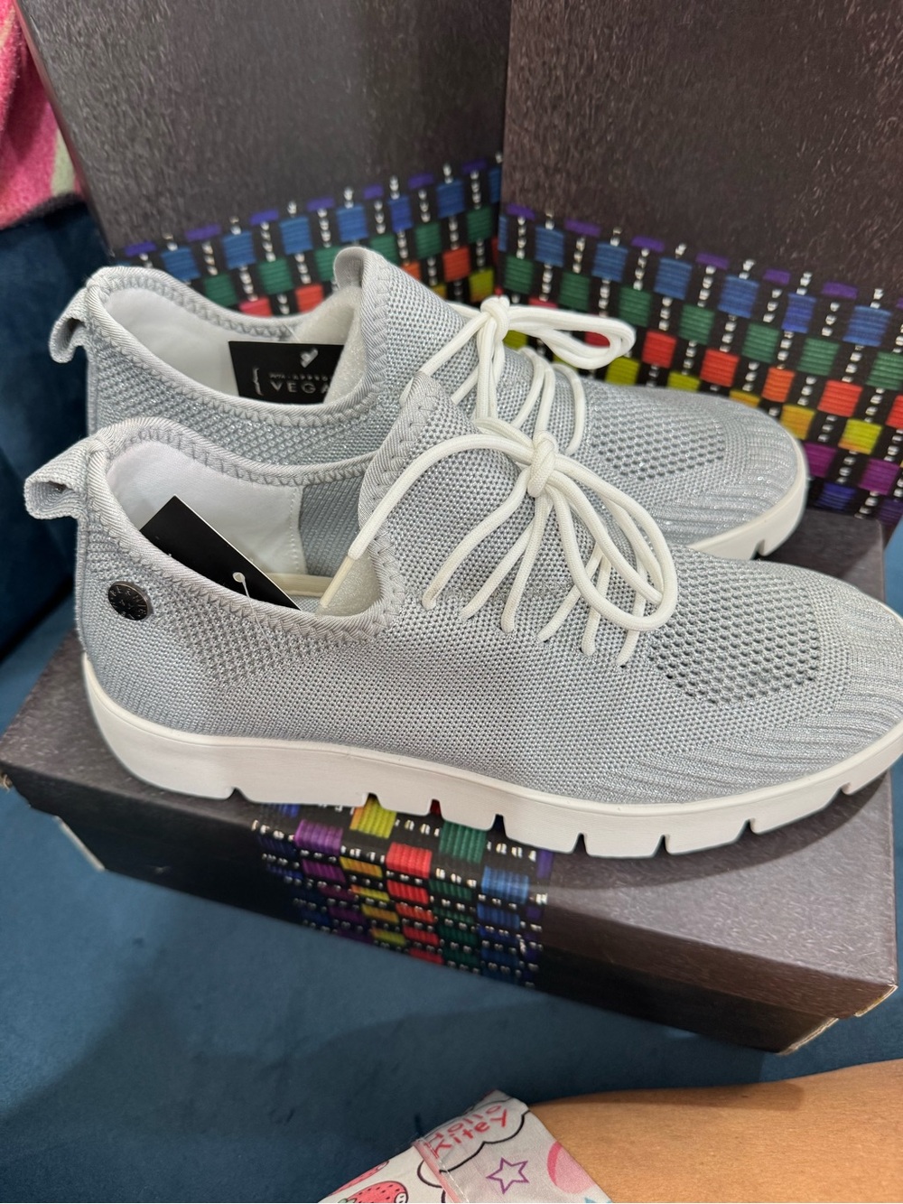 Bernie Mev Women’s Sz 7 Light Gray Knit Lace-Up Sneakers